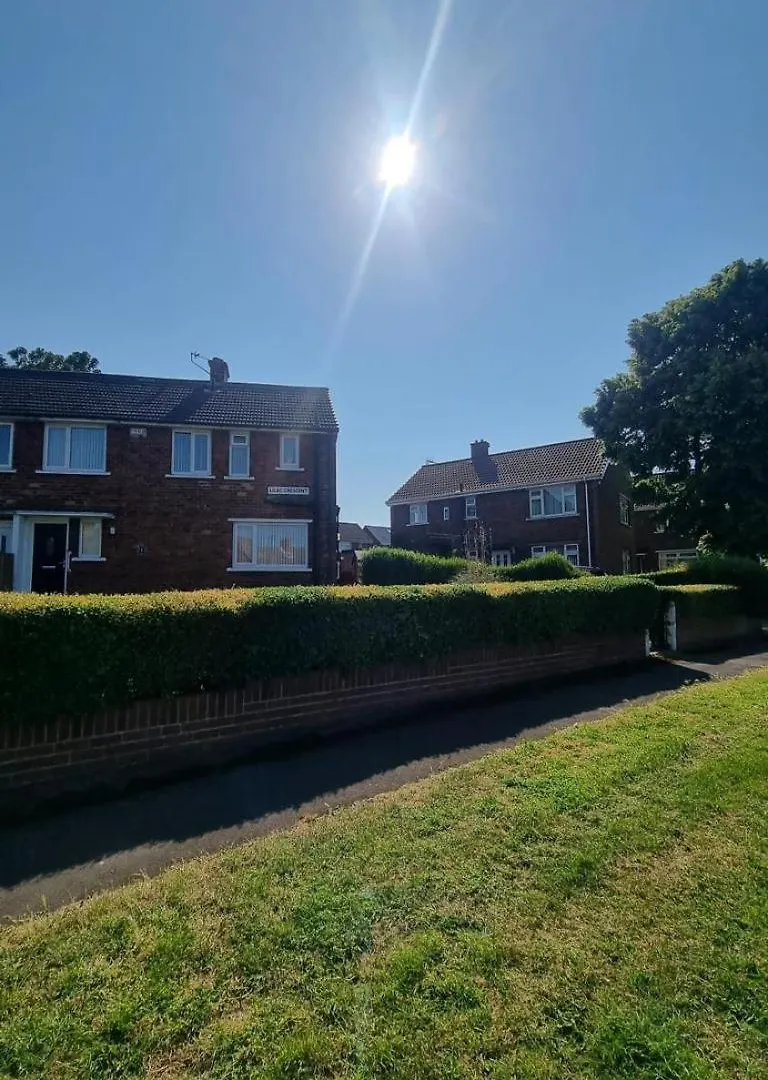 Hébergement de vacances Villa Doncaster-House-Sleeps8-Parking-Garden