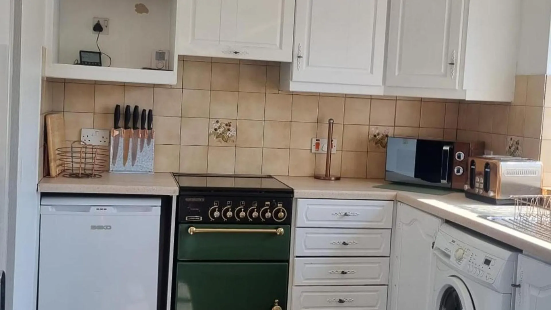 Villa Doncaster-House-Sleeps8-Parking-Garden